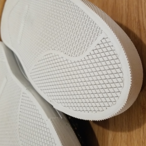 💎2 for $25💎 Minnetonka Paint Splatter Slip-on Tennis Shoes, size 8.5 Womens - Picture 6 of 15